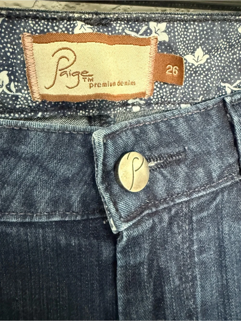 PAIGE Canyon Dark Wash Denim Long Bermuda Shorts Low Rise Y2K Size 26